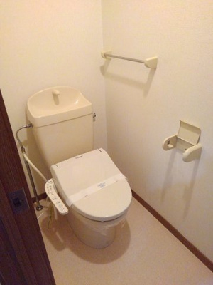 【トイレ】 | クレストール保美 | 落ち着いた色調のトイレです