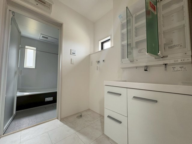 ◆◆豊見城市渡橋名浜原-全10邸の独立洗面台|※26号棟　現地撮影1月