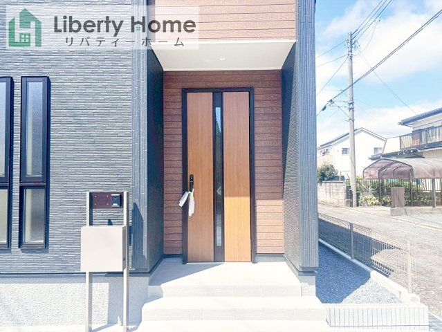 小美玉市江戸1期　新築戸建のエントランス