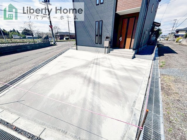 小美玉市江戸1期　新築戸建の駐車場