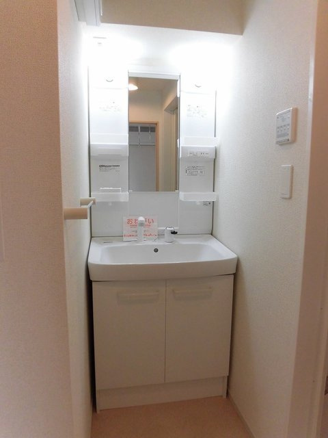 稲城市押立のアパートの洗面所