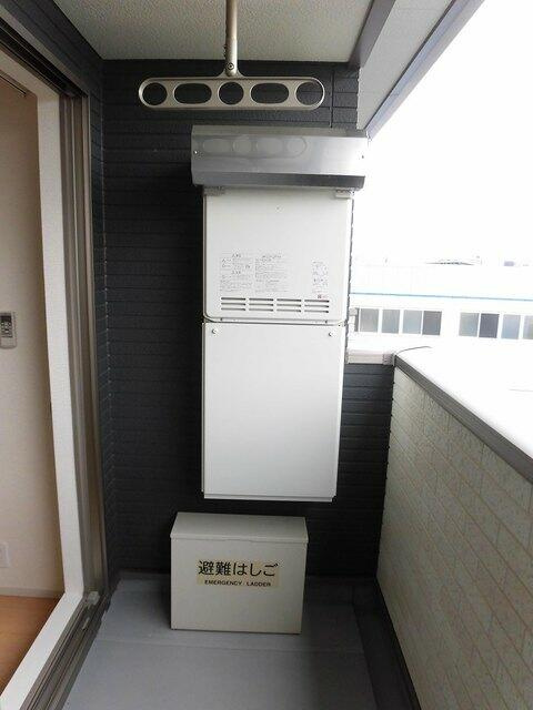 稲城市押立のアパートのバルコニー