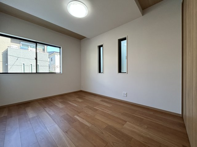 南国市里改田　新築一戸建ての洋室|全3室ゆとりの広さです。
