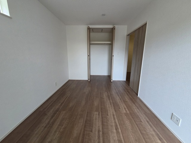 小牧市小牧２丁目　新築戸建　１号棟の洋室|きれいな洋室です