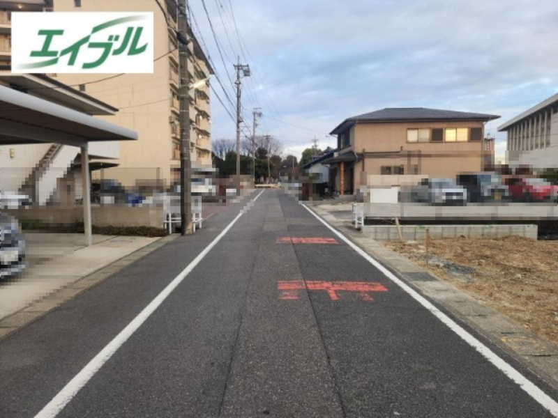 小牧市小牧２丁目　新築戸建　１号棟の前面道路含む現地写真