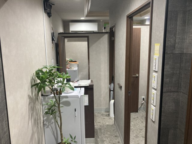 【エントランス】 | 西武新宿駅徒歩1分 GEST34ビル 1階  7坪 クリニック居抜き