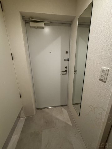 セレニテ東梅田アリエの玄関