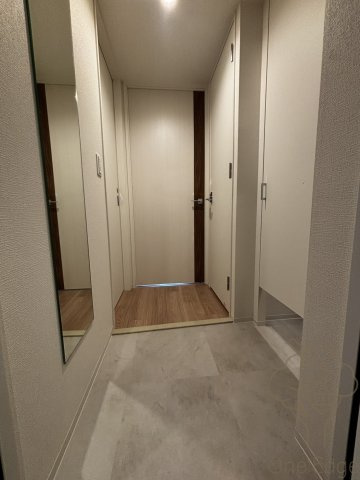 セレニテ東梅田アリエの玄関