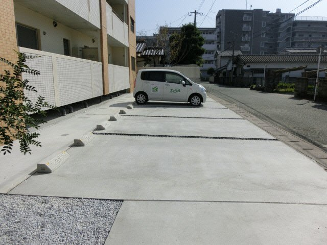 熊本市中央区新大江２丁目のアパートの駐車場