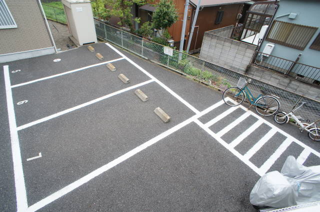 文京弐番館の駐車場