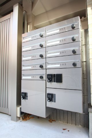 練馬区中村１丁目のアパートのその他共用部分|★ラウレア練馬★　不在時の荷物の受け取りに便利な宅配ボックス！