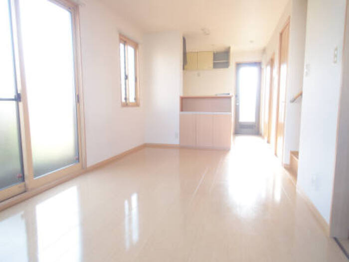 ローズコート．コモの居間・リビング|101LDK