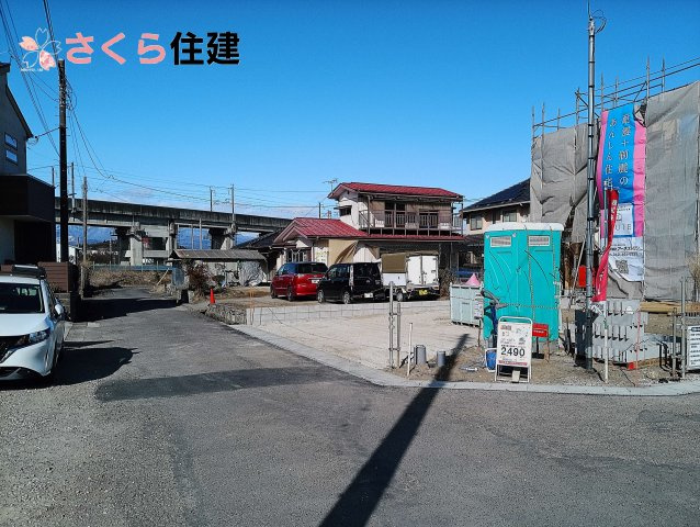 クレイドルガーデン矢板市片岡第1　1号棟の前面道路含む現地写真|前面道路は4.8ｍあるので駐車の際も安心です◎