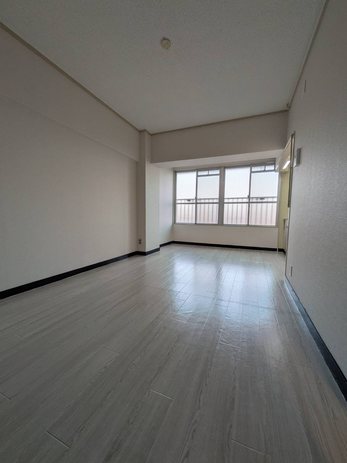 第三岩井ハイツの居間・リビング