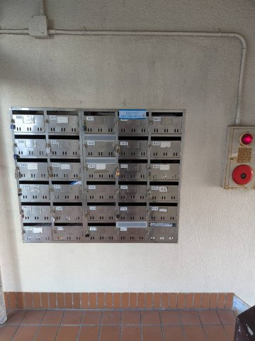 第三岩井ハイツのエントランス