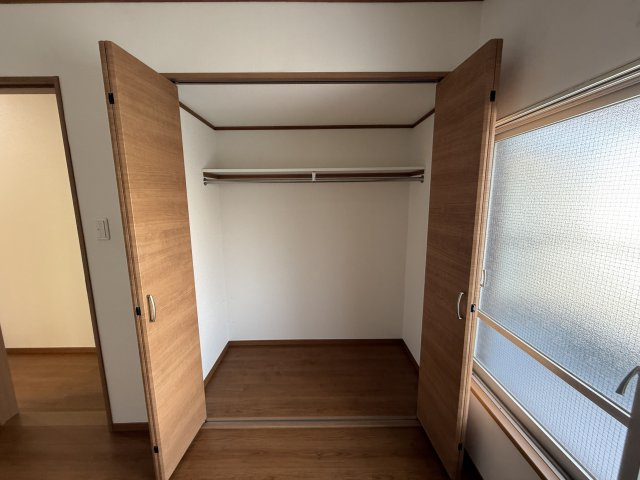 豊南町南6-4-2貸家の収納