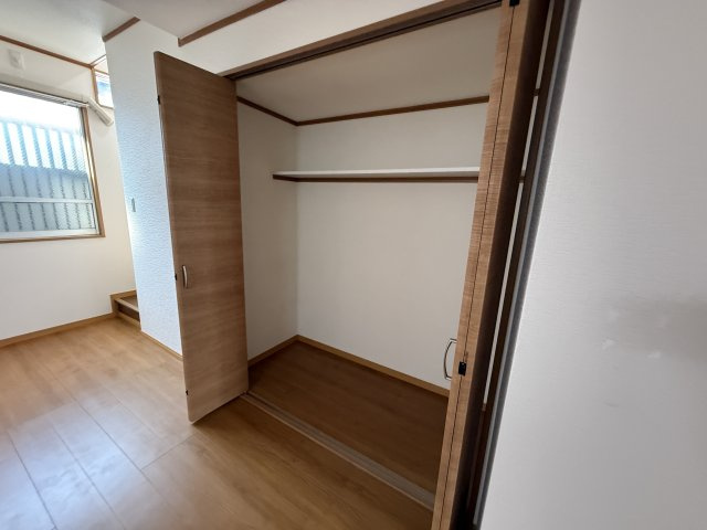 豊南町南6-4-2貸家の収納