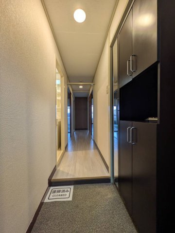 第三岩井ハイツの玄関