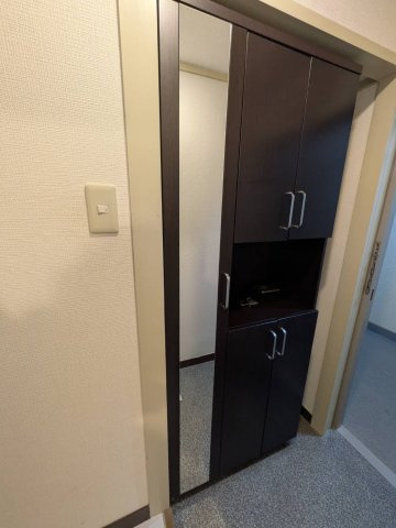 第三岩井ハイツの玄関