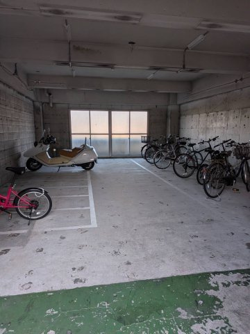 第三岩井ハイツの駐車場