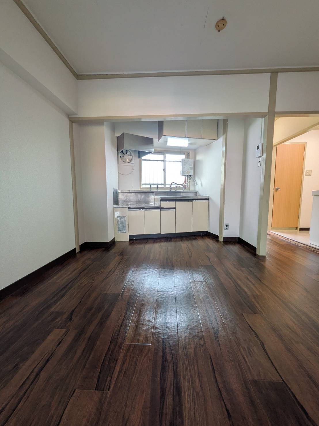 第三岩井ハイツの居間・リビング