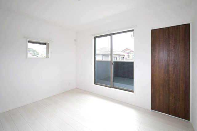 余戸中①(４LDK)　新築戸建のその他|全ての窓に複層ガラスを採用しており、外の寒さや騒音をしっかりとガード。冬の結露に悩まされることも少なく、お子様の勉強部屋や寝室としても、1年を通じて静かで心地よい温度の中で健やかに過ごせます。