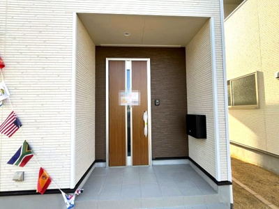 【玄関】 | 【20万円ｷｬｯｼｭﾊﾞｯｸ対象物件】クレーデルガーデン斑鳩町龍田第2 全2棟2号棟
