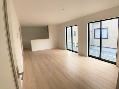 【居間・リビング】 | 【20万円ｷｬｯｼｭﾊﾞｯｸ対象物件】クレーデルガーデン斑鳩町龍田第2 全2棟2号棟 | 施工例写真