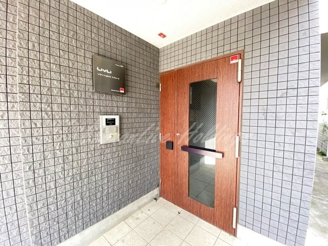 藤沢市善行７丁目の賃貸マンションのエントランス