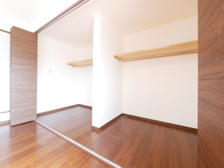 【トイレ】 | 昭和町西条 内外装大変綺麗な中古戸建 三方向角地・駅徒歩3分 | ウォシュレット付きトイレも10年前に新品交換済み