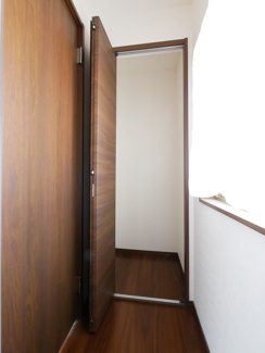 【冷暖房・空調設備】 | 昭和町西条 内外装大変綺麗な中古戸建 三方向角地・駅徒歩3分 | エアコンは全部で4台付き