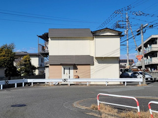 【外観】 | 買い物等にも大変便利な立地です。この玄関から富士山が雄大に望めます。