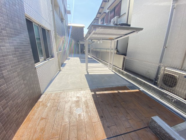 トミーコンフォートの周辺