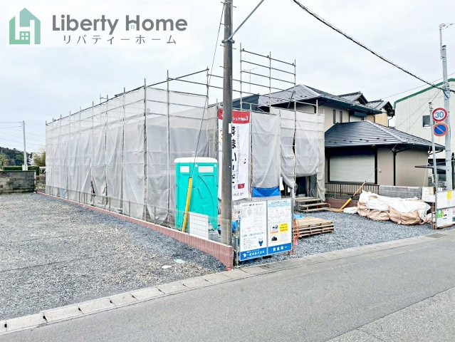 ひたちなか市八幡町2期　新築戸建の前面道路含む現地写真