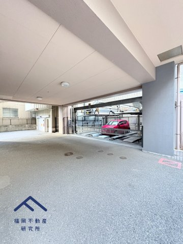 ロワールマンション西公園東の駐車場