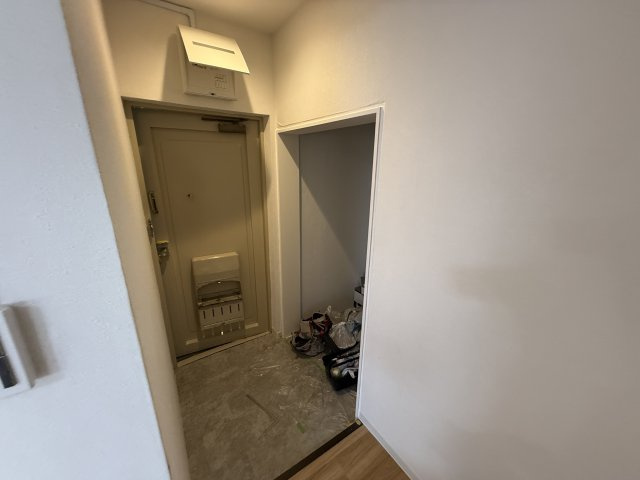 岡町リバクロスレジデンスの玄関