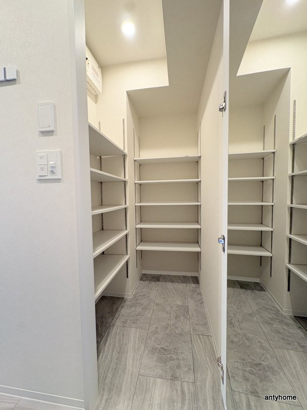 アーバネックス東梅田　仲介手数料無料の収納