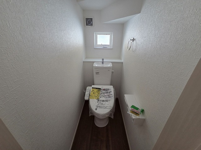 小牧市中央３丁目　新築戸建　３号棟のトイレ|1階のトイレです