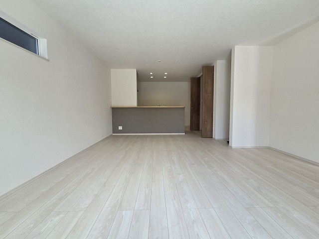 小牧市藤島1丁目　新築戸建　2号棟の居間・リビング|ゆったり過ごせるリビングです