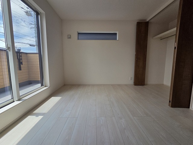 小牧市藤島1丁目　新築戸建　2号棟の洋室|広々とした明るい洋室です