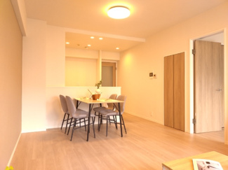 【居間・リビング】 | コスモ西宮山手 | ゆったり過ごせるリビングです