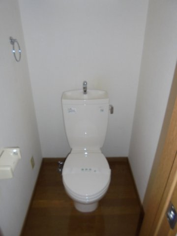 府中市朝日町１丁目のアパートのトイレ