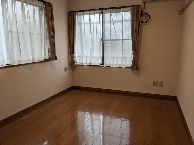 府中市朝日町１丁目のアパートの居間・リビング