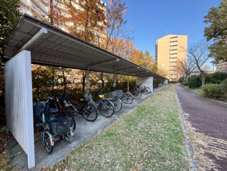 【駐輪場】 | 南港ポートタウンうしお25号棟 | 駐輪スペースは屋根付きで雨天時でも使用しやすいです♪