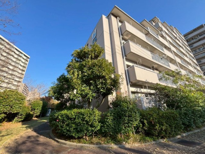 【外観】 | 南港ポートタウンうしお25号棟 | ゆとりあるルーフバルコニーがあります！ガーデニングや家庭菜園など趣味の幅も広がりますね♪