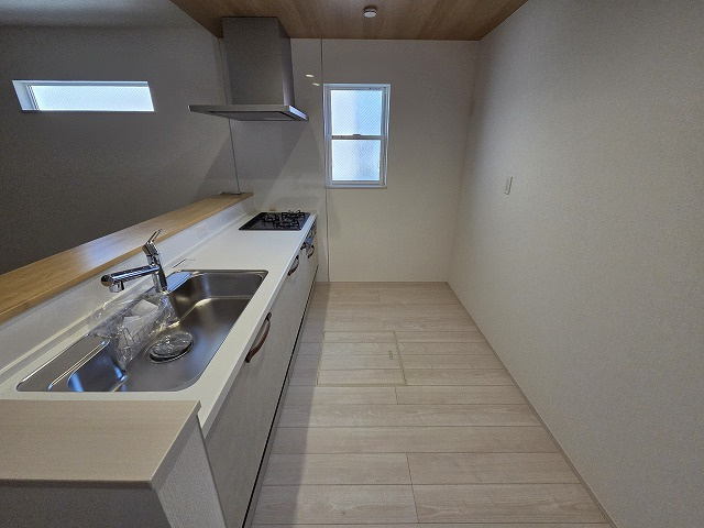 小牧市中央３丁目　新築戸建　４号棟のキッチン|キッチンでお料理をお楽しみください