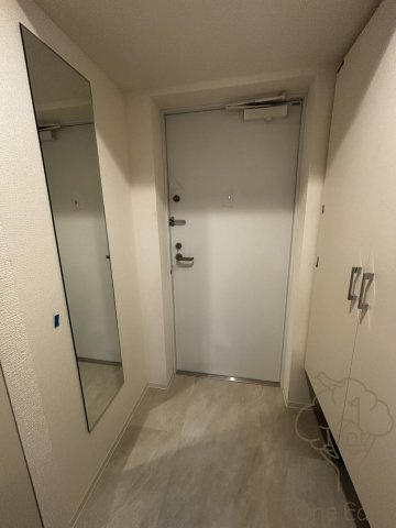 セレニテ東梅田アリエの玄関