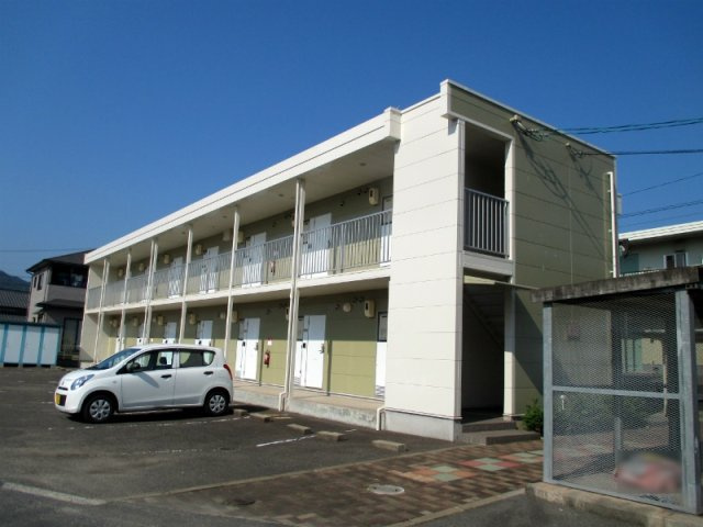 レオパレスこばなの玄関
