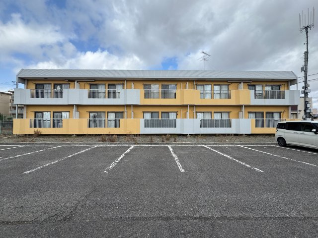 想定年間賃料837.6万　想定利回り9.85％　軽量鉄骨造アパートの外観