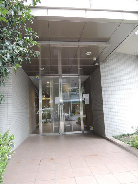グレース東神田のエントランス